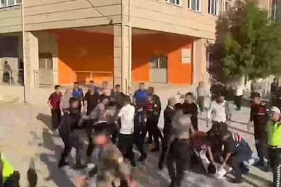 Manisa'da 15 yaşındaki öğrenci okul önünde silahla ateş açtı: 10 öğrenci yaralandı