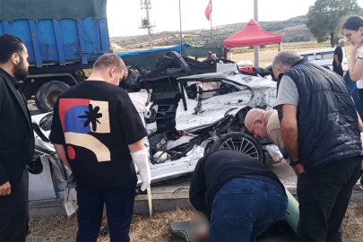 Hamile kadın ve 3 yaşındaki kızı feci kazada can verdi