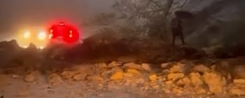 Uludağ yolunda heyelan! Kayan toprak ve kaya parçası yolu kapattı