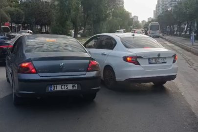 Trafikte tartışan sürücüler 180 bin liralık cezayı yememek için araçlarından inmedi