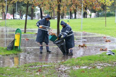 Osmangazi’de dökülen yapraklar doğaya kazandırılıyor
