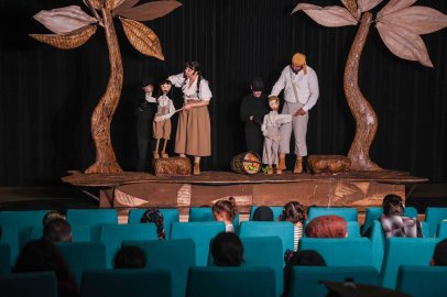 Osmangazi’de minikler “Barış Adası” ile tiyatroyla buluştu