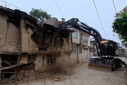 Yenişehir Belediyesi’nden metruk yapılara müdahale